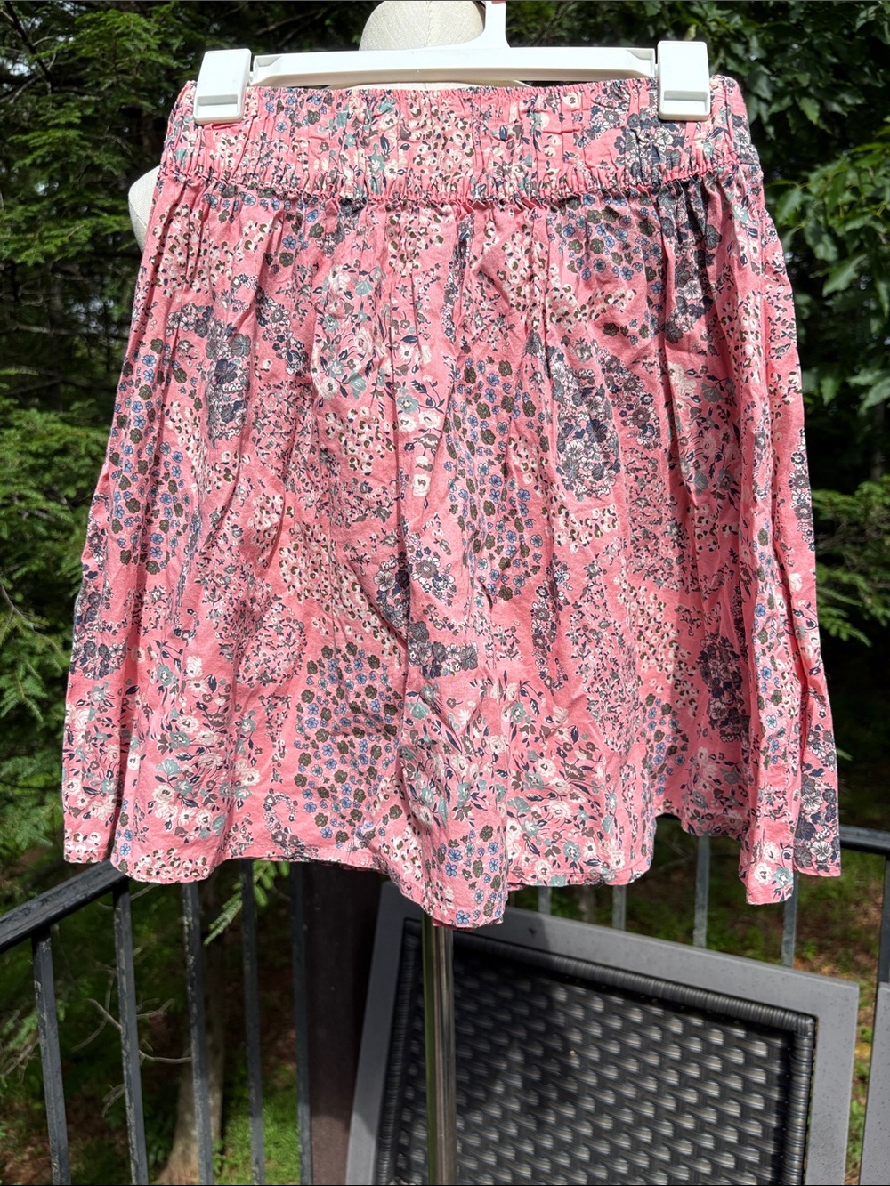 H&M women's Pink Floral flowy Skirt - Elastic Waist sz S
